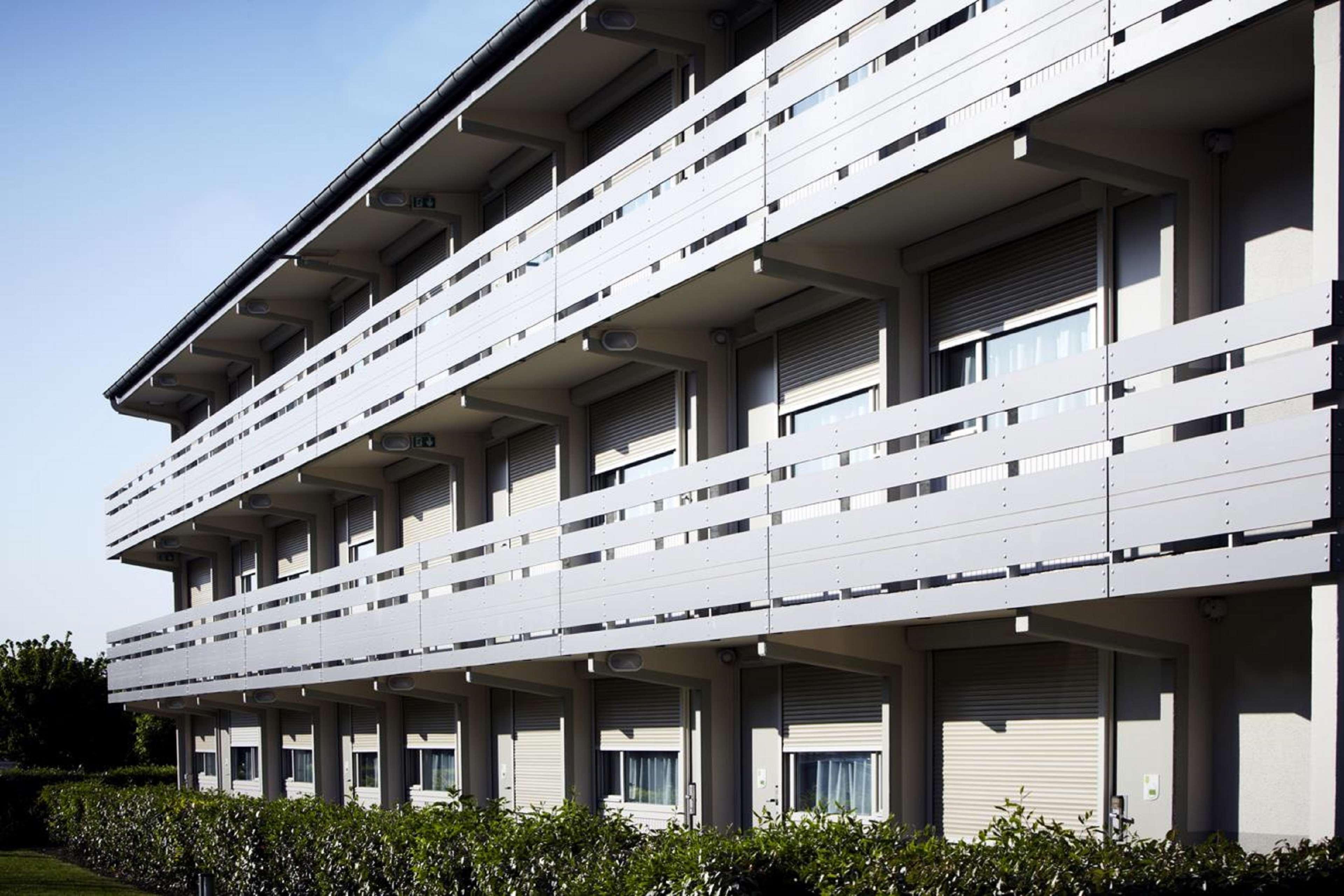 Campanile Chartres Hotel Exterior foto